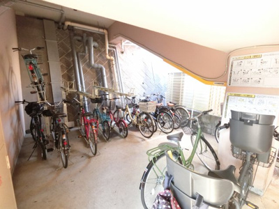 【その他共用部分】 | サンクタス横濱三ッ沢公園 | 自転車置き場です。
屋内に置けるので雨が降っても安心です。
