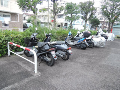 【その他共用部分】 | メイツ川﨑 | 敷地内バイク置場