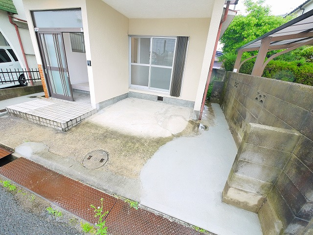 古市町 松本貸家の駐車場|駐車場1台付き