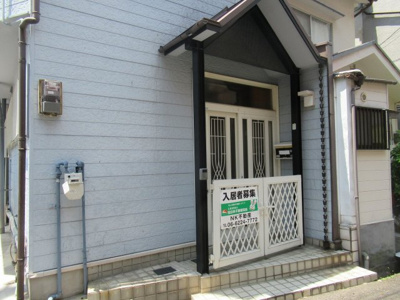 【エントランス】 | 東豊浦町貸家（枚岡賃貸） | 門扉です