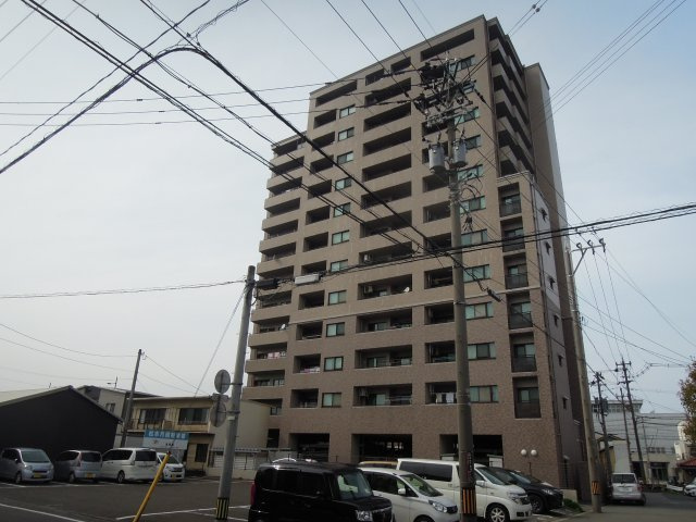 サーパス松本フェニックス通りの外観