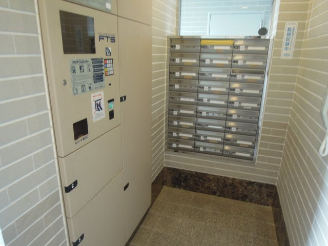サーパス米松のその他共用部分|メールBOXと宅配BOX