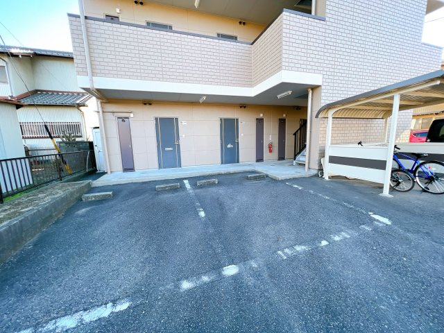 エクセレントホームの駐車場