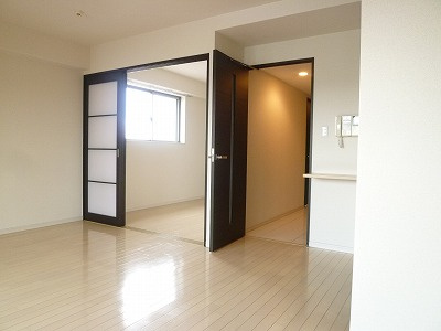 エスレジデンス難波ヴィアーレの居間・リビング