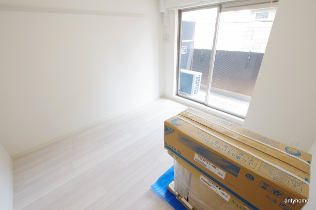 ララプレイス難波メティス　仲介手数料無料の居間・リビング