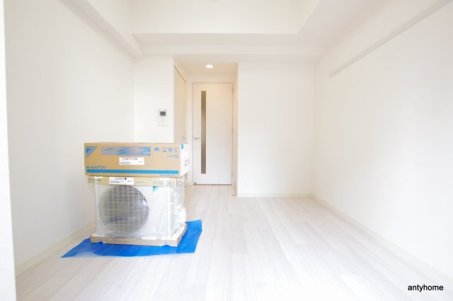 ララプレイス難波メティス　仲介手数料無料の洋室