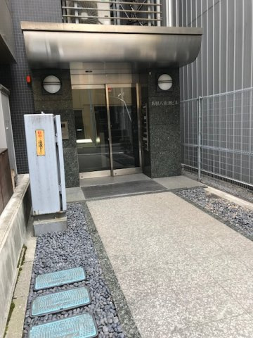 坂根八重洲ビルのエントランス