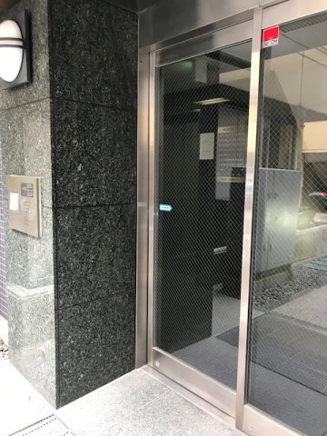 坂根八重洲ビルのエントランス