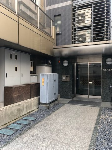 坂根八重洲ビルのエントランス