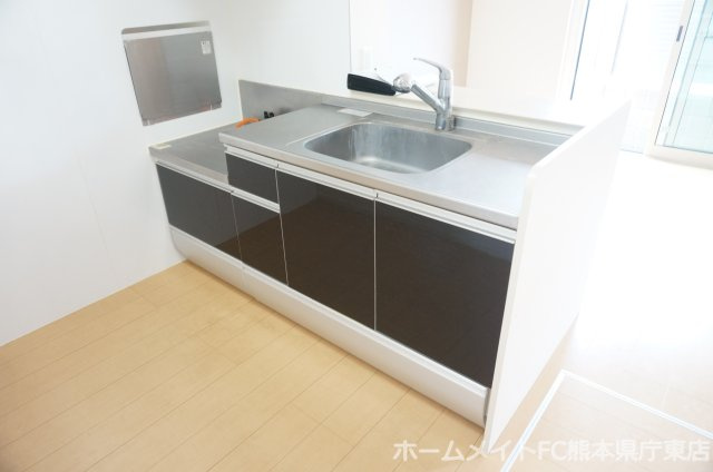 上益城郡益城町大字惣領のアパートのキッチン