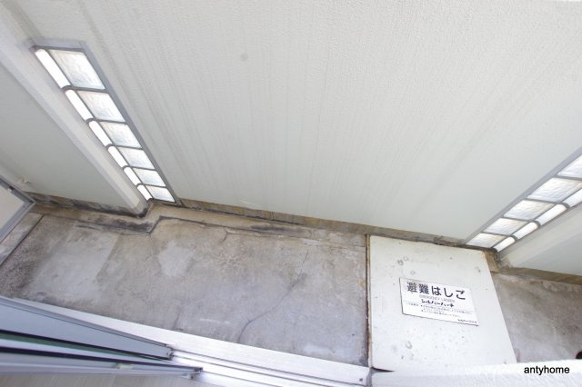 新大阪OMパレス　仲介手数料無料のバルコニー