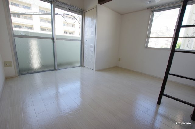 新大阪OMパレス　仲介手数料無料の居間・リビング