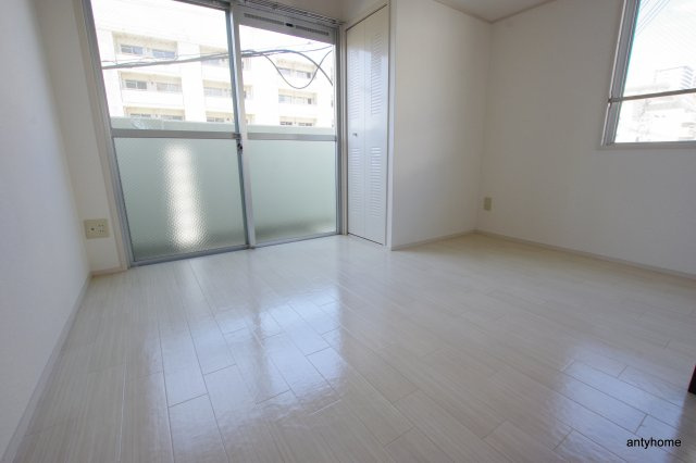 新大阪OMパレス　仲介手数料無料の洋室