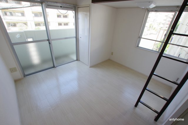 新大阪OMパレス　仲介手数料無料の寝室