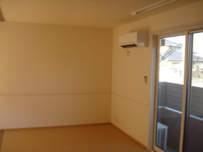 【居間・リビング】 | セジュール本郷 | こちらのリビングで趣味の時間をお楽しみください