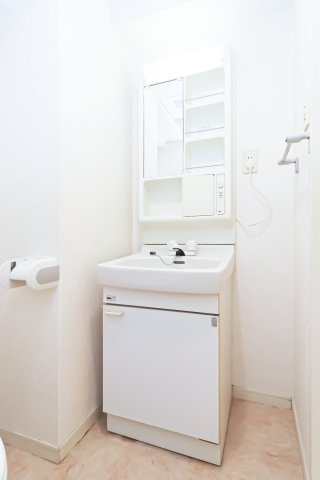サヴォイレジェント　12階の洗面所|別号室のものです。現状優先になります。