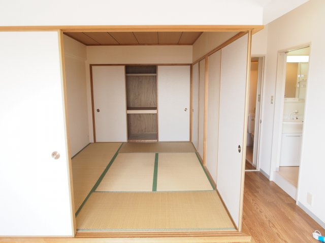 レオパレスノアーズアーク住之江の和室
