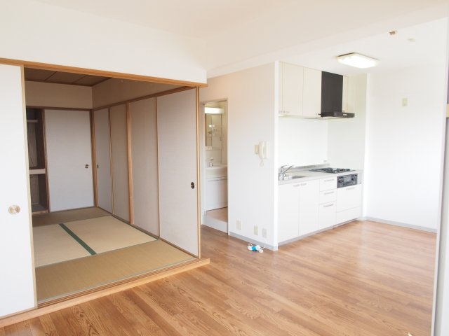 レオパレスノアーズアーク住之江の居間・リビング