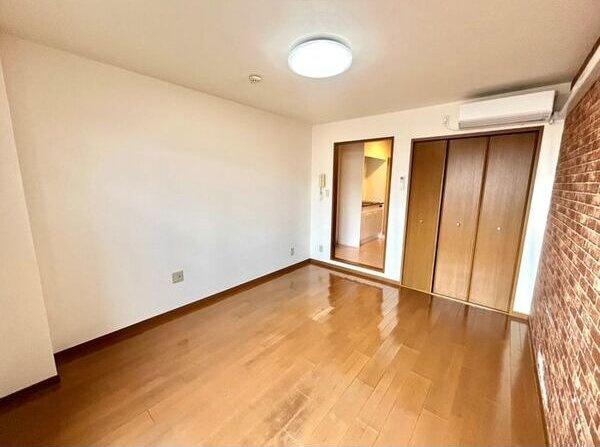 カルム中山の居間・リビング