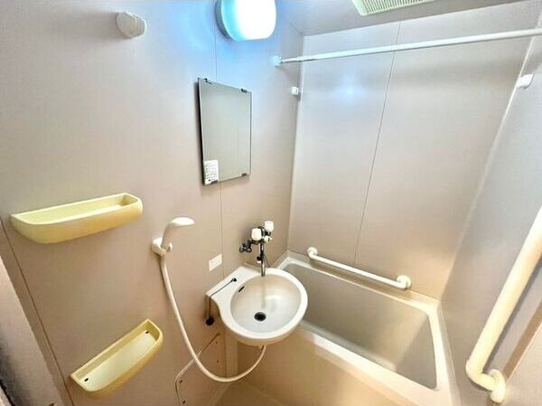 カルム中山の浴室