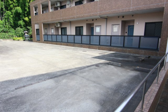 プレパルク日吉の駐車場