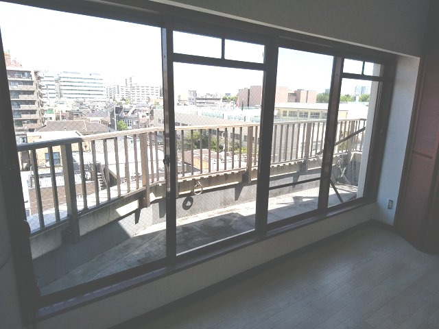 荒川区荒川２丁目の賃貸マンションのバルコニー