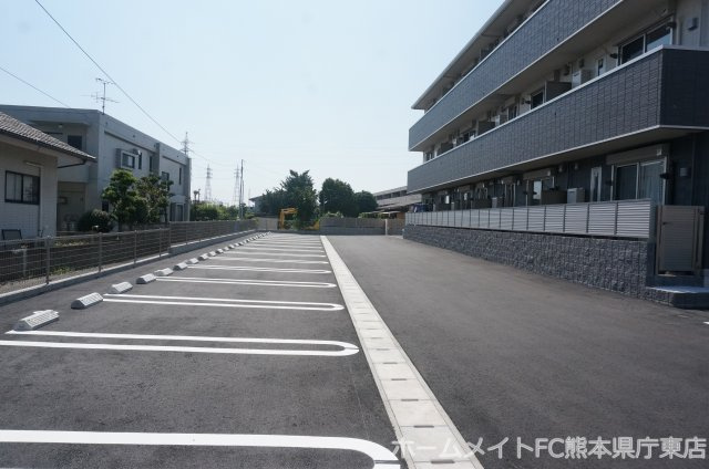 上益城郡益城町大字広崎のアパートの駐車場