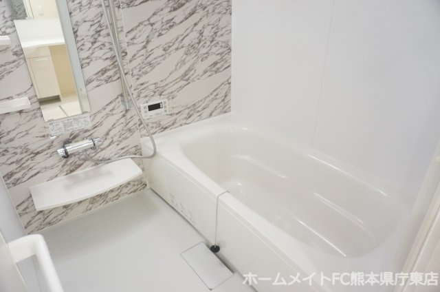 上益城郡益城町大字広崎のアパートの浴室