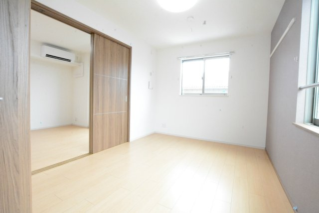 エクセラン朝妻の洋室|ゆったりした洋室です