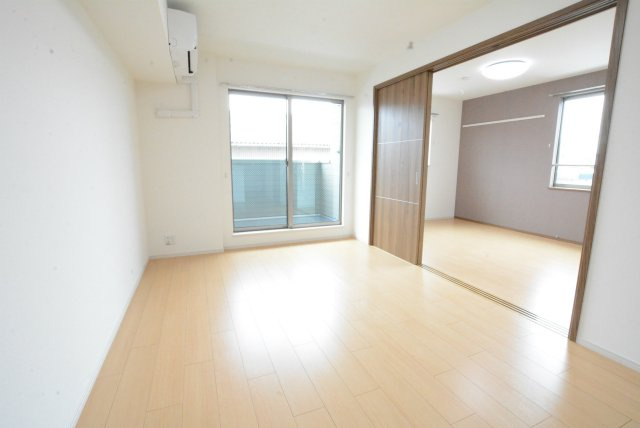 エクセラン朝妻の居間・リビング|落ち着きのあるリビングダイニング