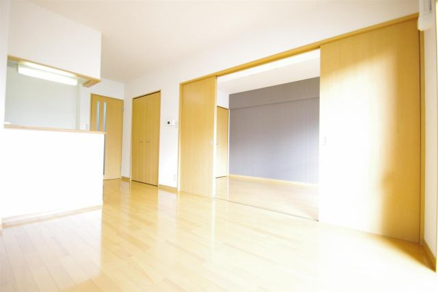 菊池郡菊陽町光の森２丁目の賃貸マンションの居間・リビング