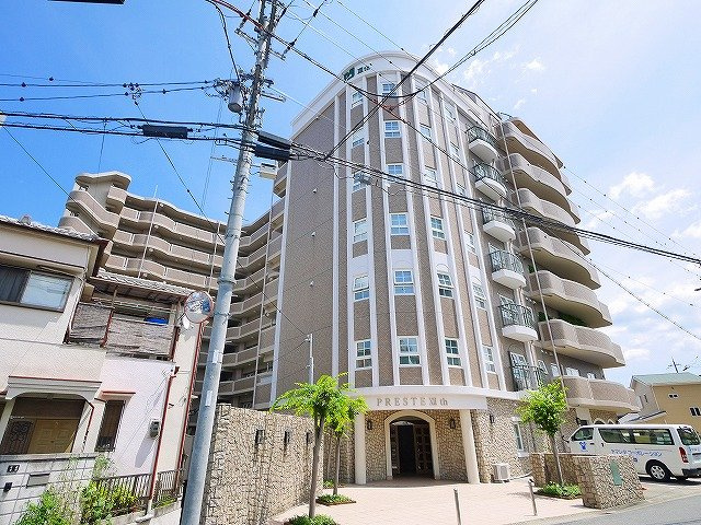 プレステ12番館の外観