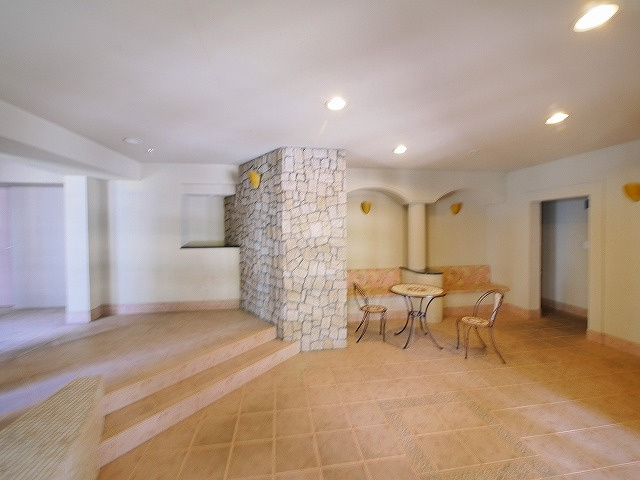 プレステ12番館のロビー