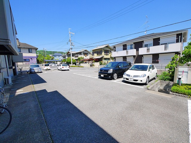シャルム・トローベルBの駐車場|駐車場完備です