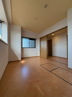 【寝室】 | ルネス・デルフィー | ★廊下で区切られた独立したお部屋です！