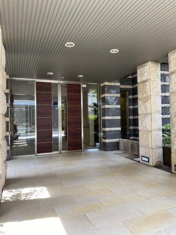 プラネスーペリア伊丹14.8万円のエントランス