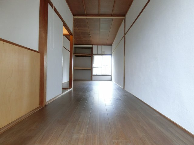 草尾テラスハウスの洋室