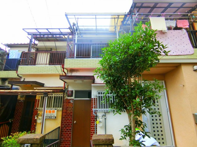 草尾テラスハウスの外観