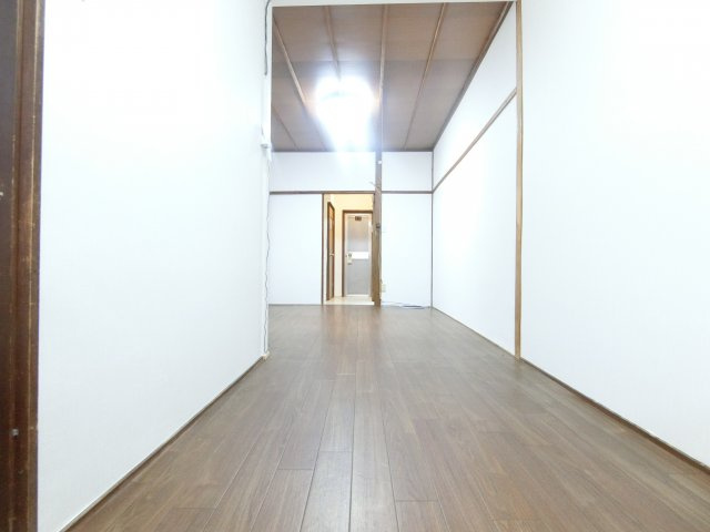 草尾テラスハウスの居間・リビング