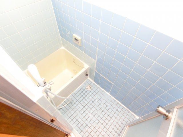 草尾テラスハウスの浴室