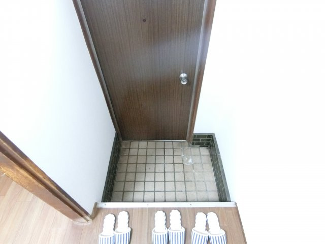 草尾テラスハウスの玄関