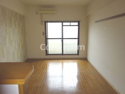 【居間・リビング】 | ウェストコート垂水町 | ゆったりとした居間です