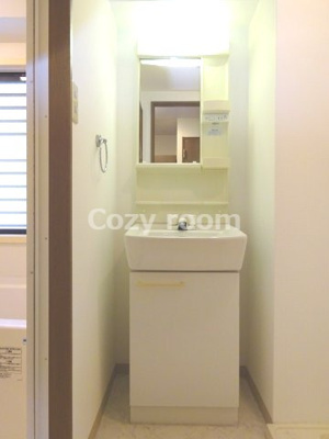 【独立洗面台】 | ウェストコート垂水町 | 朝の支度にも助かる、独立の洗髪洗面化粧台