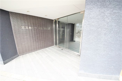 【エントランス】 | エスカーサ大阪WEST