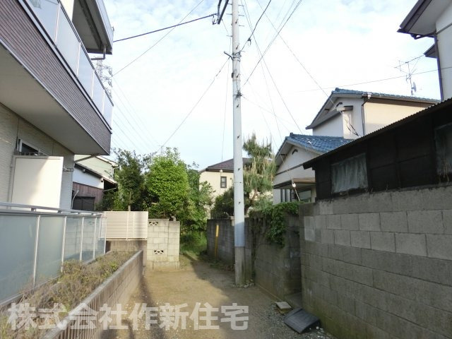 花見川区幕張町６丁目　中古戸建　の前面道路含む現地写真