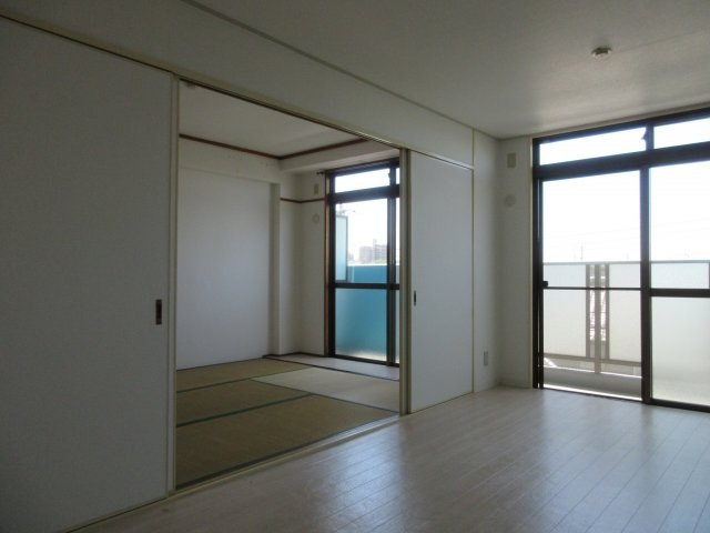 プレアール白水の居間・リビング