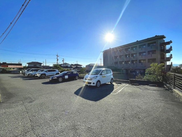 ベル・ソレイユ（奈良市）の駐車場|駐車場があるので、車を買う予定の方も安心です
