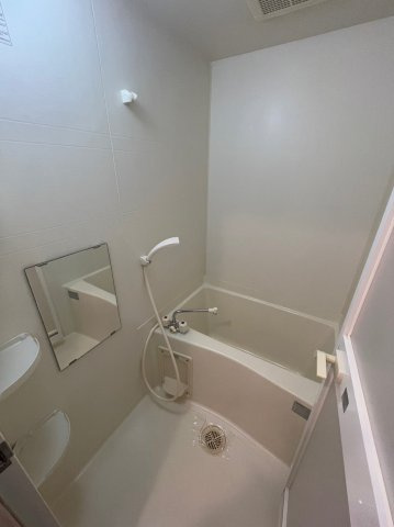 エタニティコートⅠ番館の浴室|キッチンです