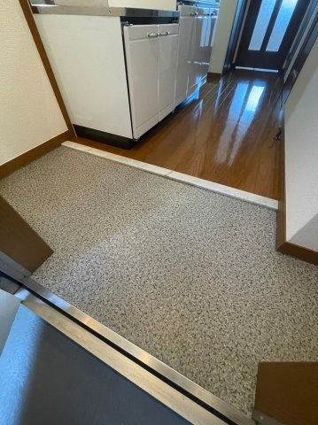 エタニティコートⅠ番館の玄関|外からの目が気にならないバルコニーで洗濯物が干せます