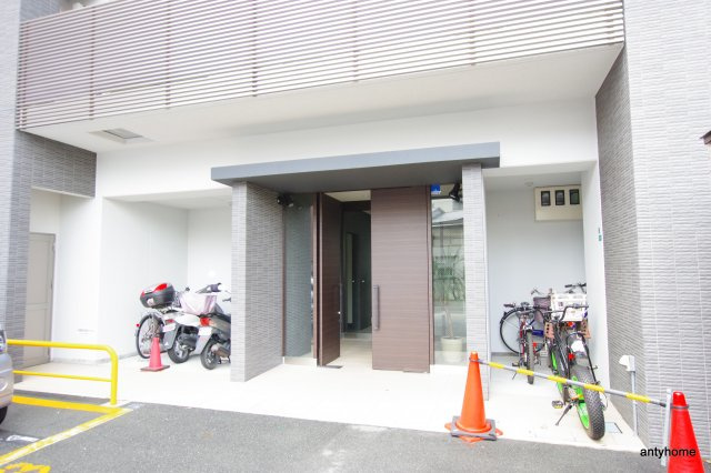 オクトレーベン新大阪　仲介手数料無料のエントランス